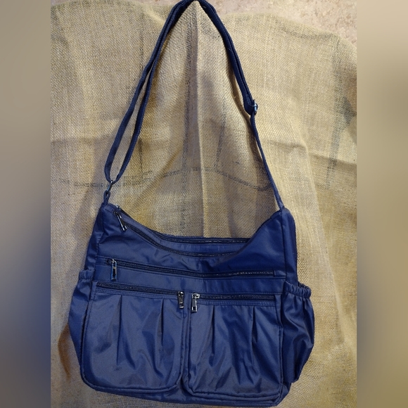 Baggallini - Picture 1 of 3